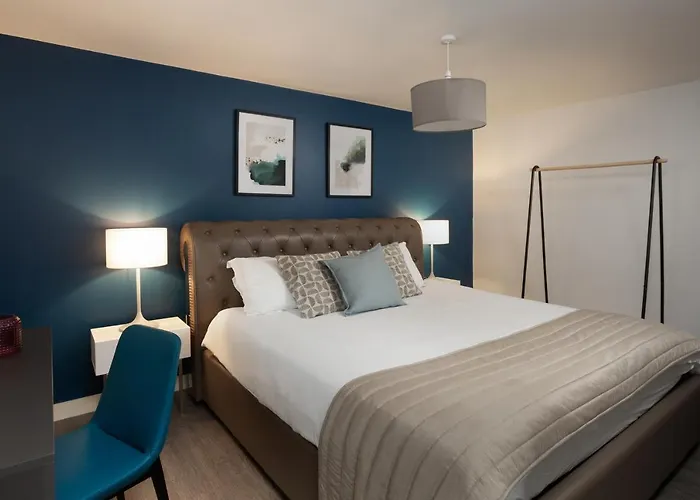 The Falcon Tap Boutique * يورك