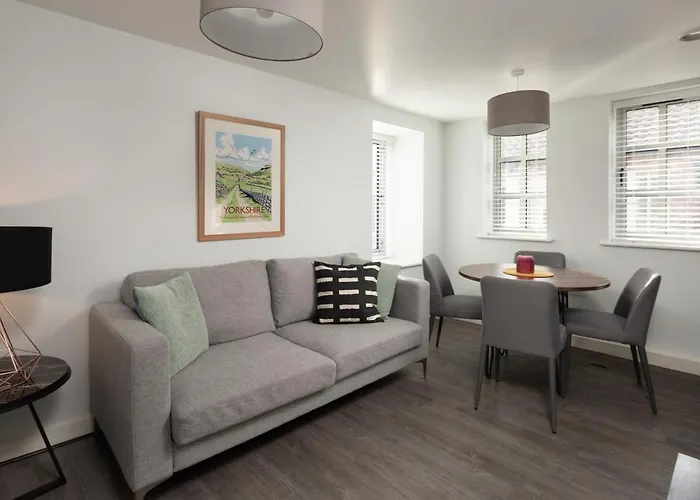 The Falcon Tap Boutique يورك